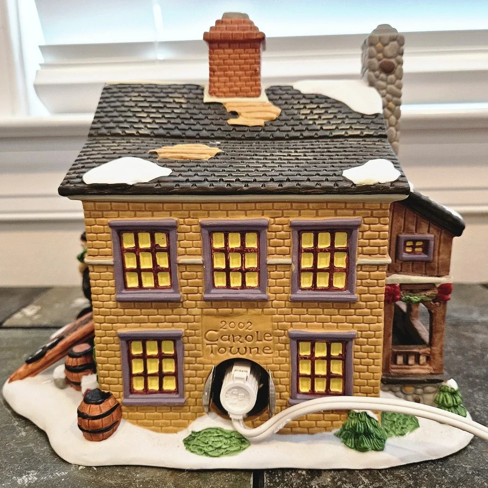 Carole Towne Carriage Maker 2002 •Lighted Shop w/ Cord •Lemax Manufactured • Box